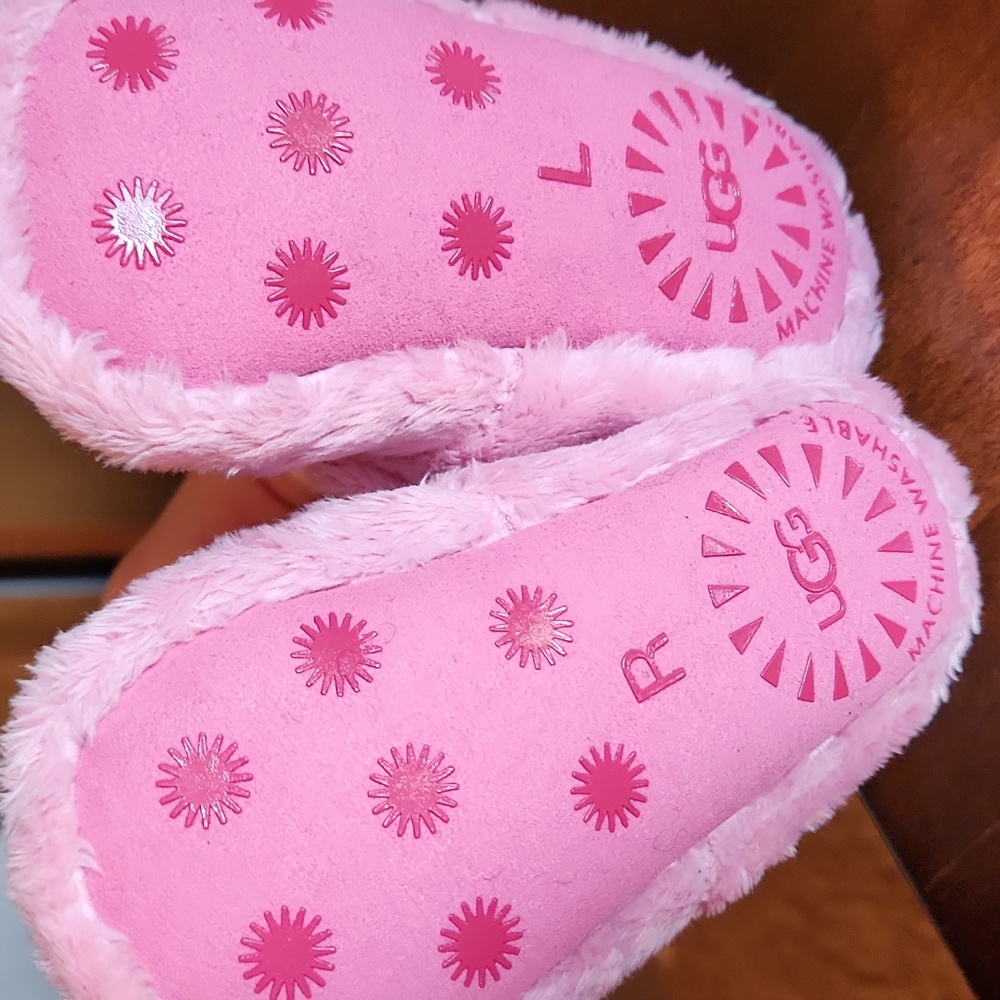 UGG Pink Fuzzy Baby Booties Size 2/3 - Picture 10 of 10